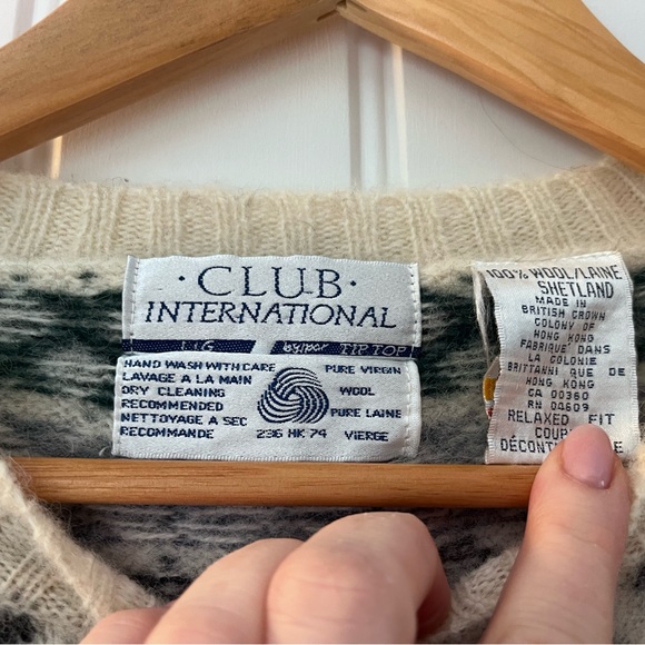 Men’s Multicolor Patterned Sweater - Picture 4 of 8